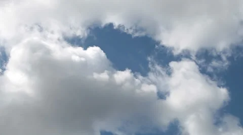 Time lapse clip of white fluffy clouds over blue sky Vídeos de archivo 35501951
