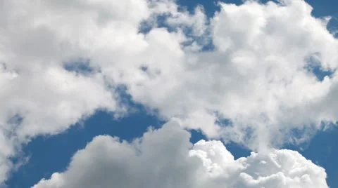 Time lapse clip of white fluffy clouds over blue sky Video stock 35502162