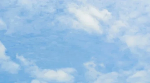 Time lapse clip of white fluffy clouds over blue sky Video stock 43096390