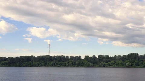 Time lapse clip of white fluffy clouds over blue sky over river. Puffy fluffy 動画素材 140840218