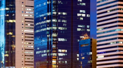 Time lapse close up on skyscraper office building day to night 库存影片 53177712