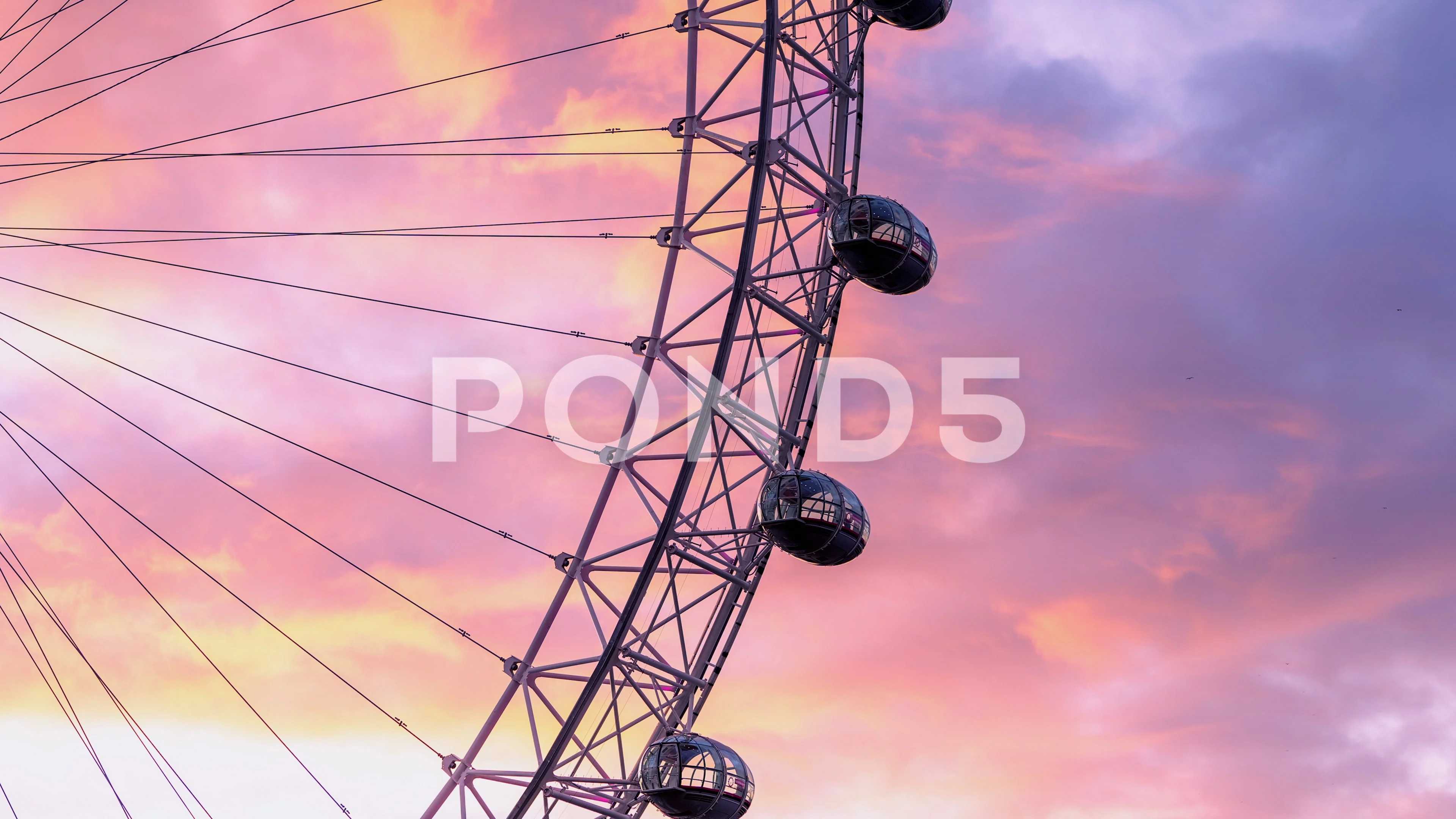 Time lapse Closed up of London Eye at sunset in autumn