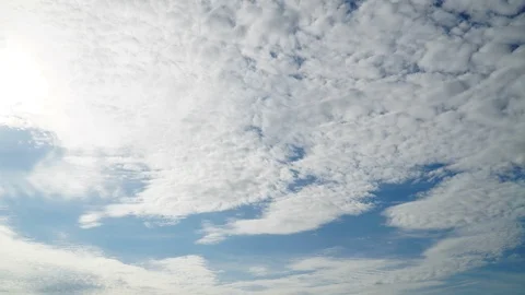 Time lapse cloud and blue sky Видео 115758563