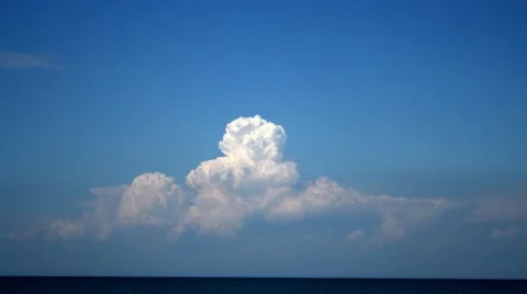 Time Lapse Cloud Formation Over Lake [HDTV] 1080p24 動画素材 41189900