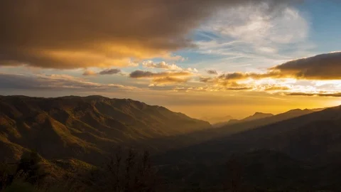 Time lapse of cloud moving near mountains in Golden Hour 動画素材 112054539