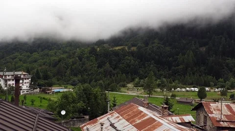 Time Lapse of Cloud on Muntains Stockbeeldmateriaal 56240534