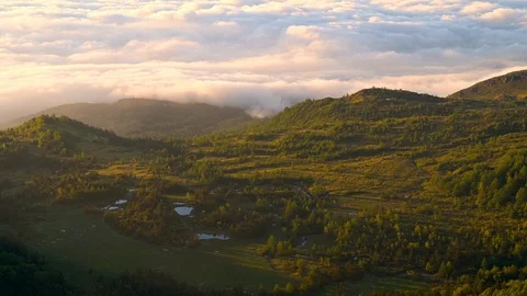 Time lapse of cloud over Mount Kusatsu-Shirane Stock-Footage 111933868