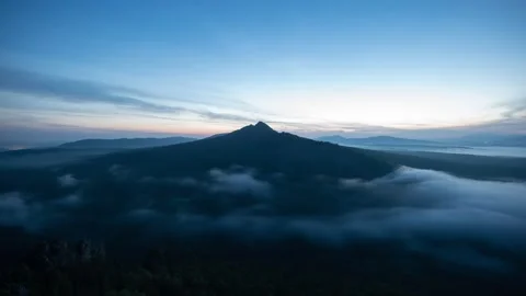 Time lapse with cloud river drifting along mountain peak Video stock 161754329