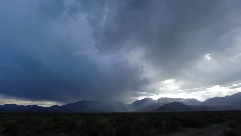 Time lapse of a cloudburst breaking into the Sierra Mountains of California Stockbeeldmateriaal 166416835