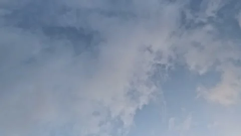 Time lapse clouds 4k rolling puffy cumulus cloud relaxation weather dramatic Video stock 283342258