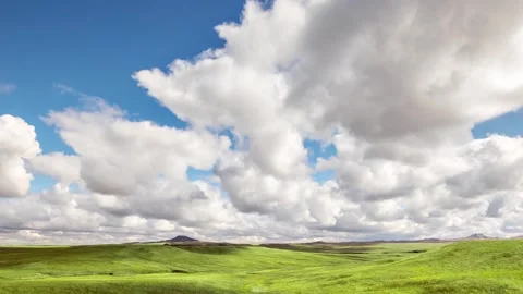 Time lapse of the clouds above of the empty prairies of South Dakota 库存影片 284510281