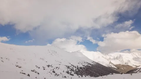Time Lapse of clouds above the Rocky Mountains 動画素材 294999199
