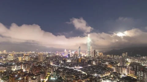 Time Lapse of clouds above Taipei Taiwan at night. 스톡 동영상 333203226