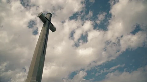 Time lapse of clouds above a war cross statue Stockbeeldmateriaal 51432861
