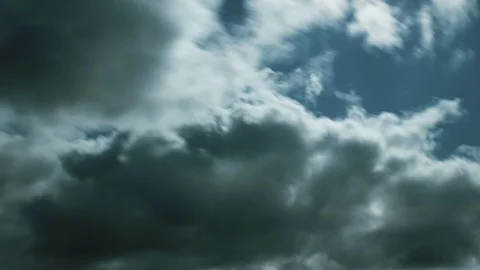 Time-lapse of Clouds against a blue sky Видео 130097465