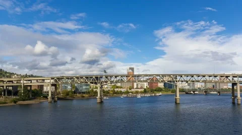 Time lapse of clouds and auto traffic on Marquam bridge in downtown Portland OR 스톡 동영상 68104891