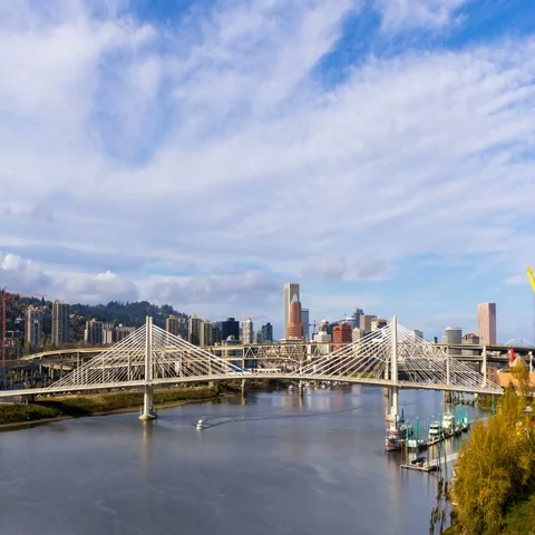 Time lapse of clouds and auto traffic on Marquam bridge in Portland Or 4k uhd Stock Footage 69543737