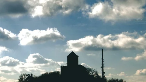 Time lapse clouds and blue sky over the tower on the top of the hill Stockbeeldmateriaal 103041798