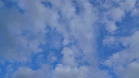 Time lapse  clouds and blue sunny sky Video stock 283832405