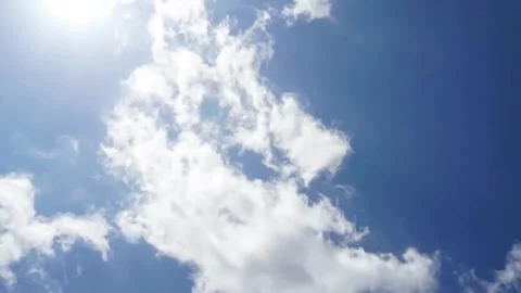 Time lapse  clouds and blue sunny sky Video stock 283833160