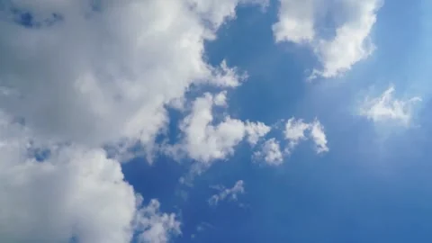 Time lapse  clouds and blue sunny sky Vídeos de archivo 285314970
