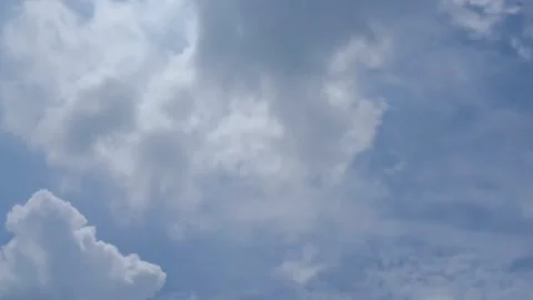 Time lapse  clouds and blue sunny sky Vídeos de archivo 285314981