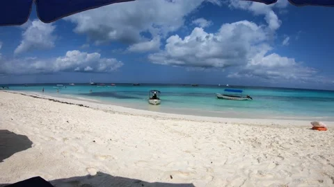 Time-lapse with clouds and boats on Nungwi beach, Zanzibar Stock Footage 196732809