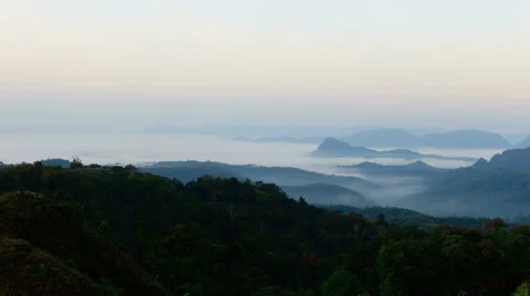 Time lapse of clouds and fog moving over umphang,Thailand Vídeo Stock 62231638