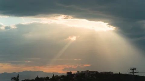 Time-lapse of clouds and sun revealing Stock Footage 139093944