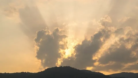 Time lapse of Clouds and sunbeam over mountain in evening. Stock Footage 154930485