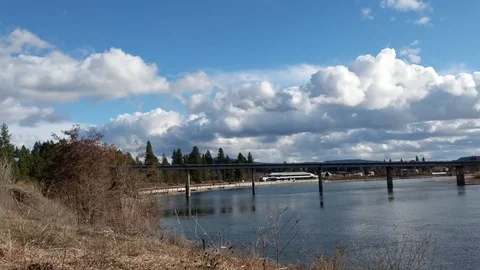 Time Lapse of clouds and traffic over a lake Video stock 125573232