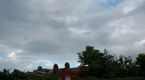 Time Lapse clouds and trees in a suburb of London Vídeo Stock 30922972