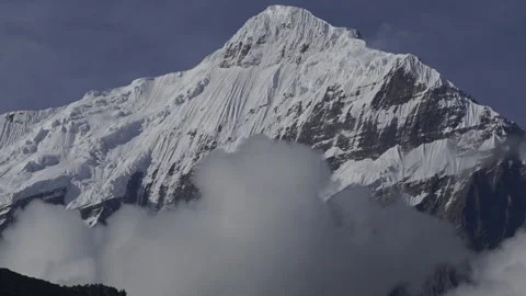 Time lapse of clouds around a Annapurna mountain Stock-Footage 252296535