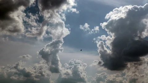 Time lapse of clouds, beautiful sky cloudy view in a spring season , sunset time Stock-Footage 108322073