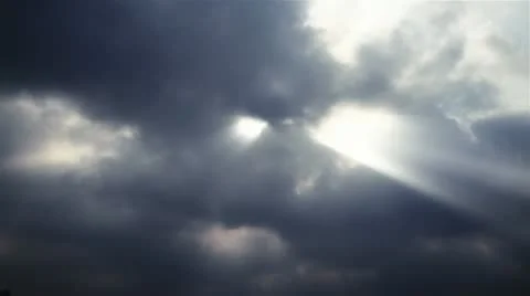 Time lapse of the clouds billowing and moving with god rays. 스톡 동영상 10993413