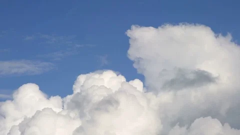 Time-lapse clouds on a blue sky 動画素材 72271751