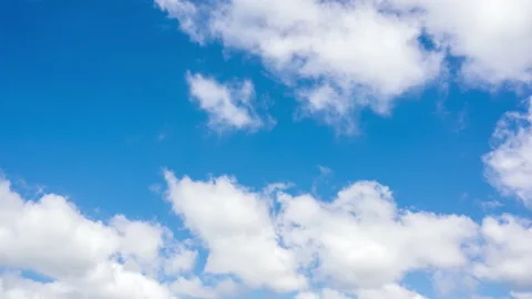 Time lapse of clouds with blue sky Vídeos de archivo 218456043