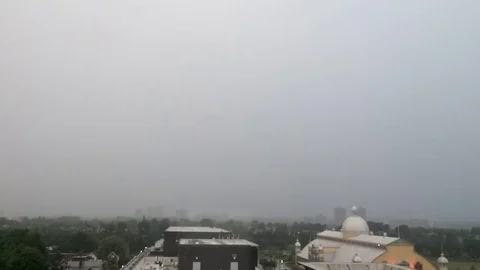 Time lapse of clouds changing from rain to sunshine Stockbeeldmateriaal 77284738