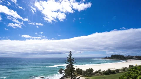 Time Lapse of Clouds at Coolangatta Beach Australia 스톡 동영상 143446098