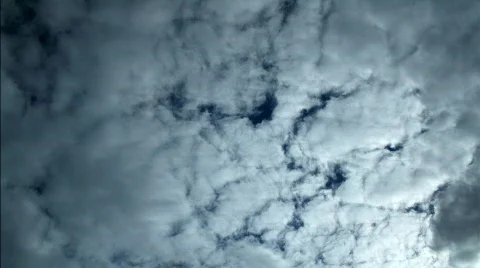 A time-lapse of clouds darkening from an approaching storm Video stock 375851