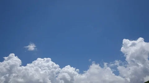 Time Lapse of Clouds Dissolving in Sky Видео 77167327