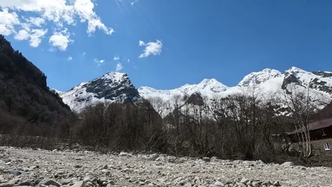 Time-lapse of clouds drifting over snow-capped mountains in North Ossetia Video stock 337302192