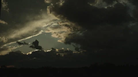 Time lapse of clouds in the evening sky Video stock 50023663