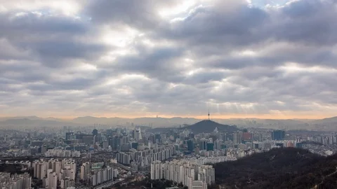 Time lapse of Clouds float above Seoul city. Video stock 101587761