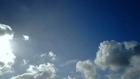 Time Lapse: Clouds Float Peacefully Through Blue Sky Video stock 113940770