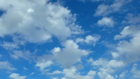 Time Lapse: Clouds Float Peacefully Through Blue Sky Video stock 113997040