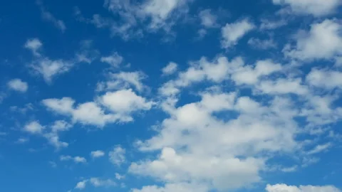 Time Lapse: Clouds Float Peacefully Through Blue Sky Video stock 114113434