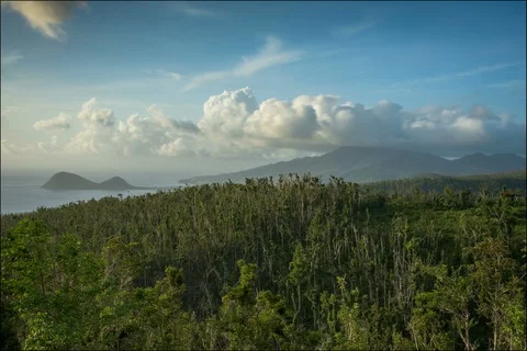 Time lapse of clouds floating out to sea Stockbeeldmateriaal 91165340