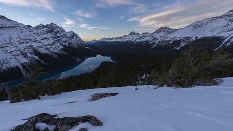Time lapse clouds flowing above Peyto Lake on a snowy winter day Video stock 85330333