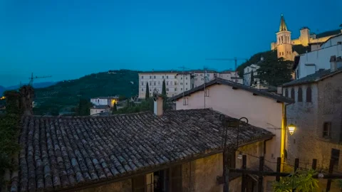 Time lapse of clouds flowing above Spoleto, Umbria, Italy Vidéo 338297678